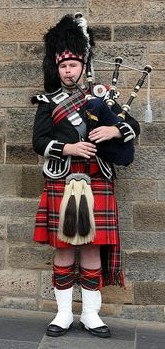 2015-BagpipePlayerMan