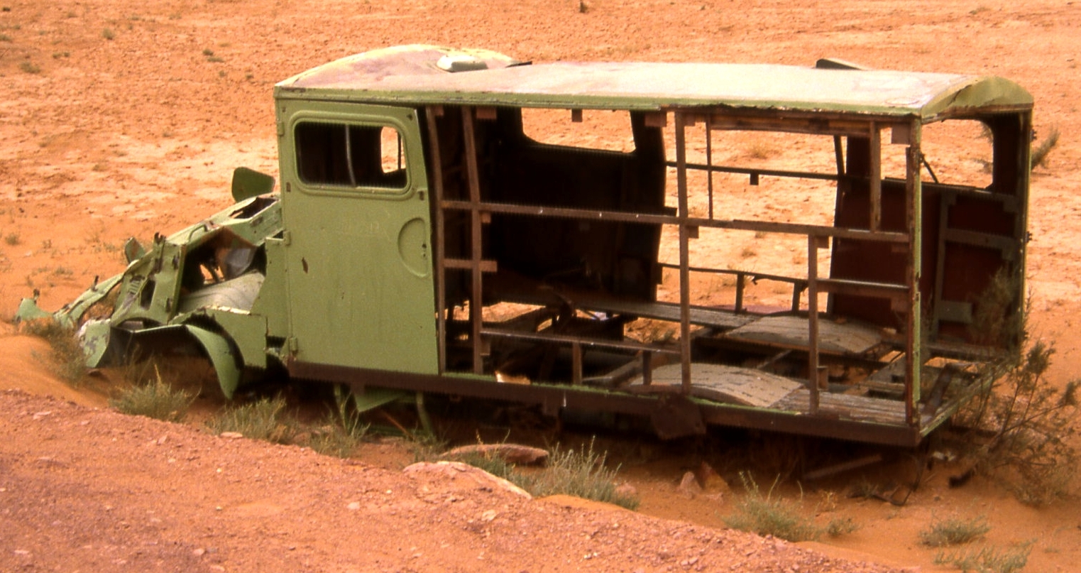 AlgeriaSahara-CarWrecks-Citroen2CV-1--a34l.jpg