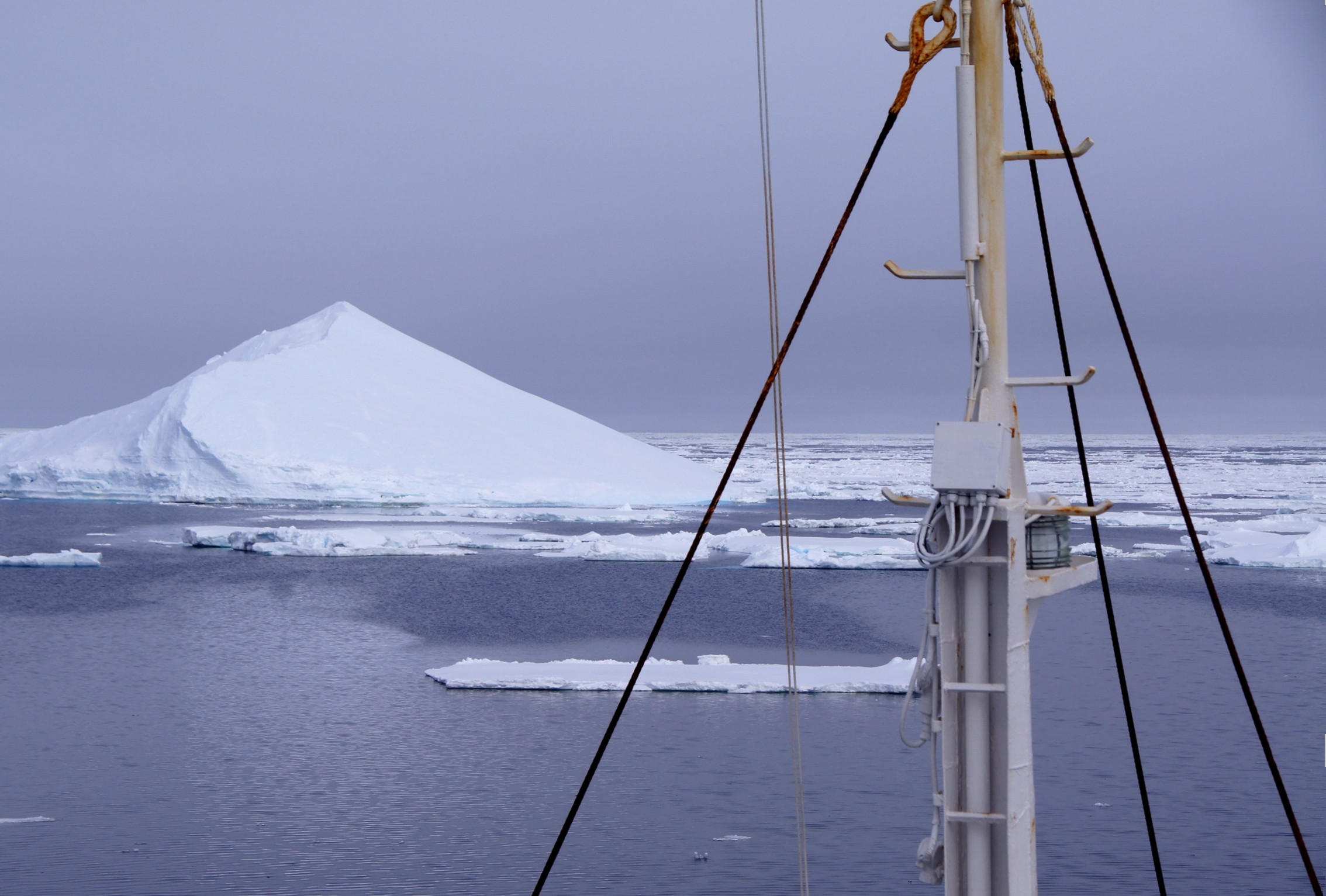 rohrmann-AAA-Iceberg-06-InFrontOfTheShip--1682