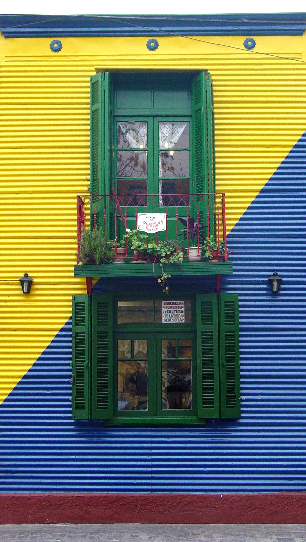 ArgentinaBA-LaBoca-ColorfulWindow-Edited-2815