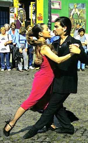ArgentinaBA-LaBoca-DancersOnTheStreet-X2