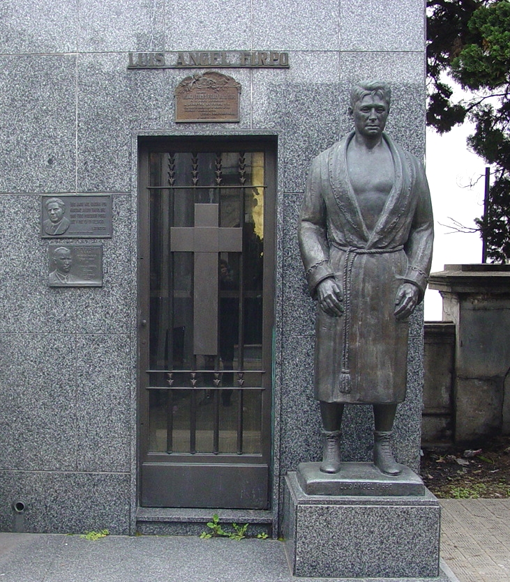 ArgentinaBuenosAires-Cemetery-GraveWithStatueOfManInSportsdress--2702.jpg