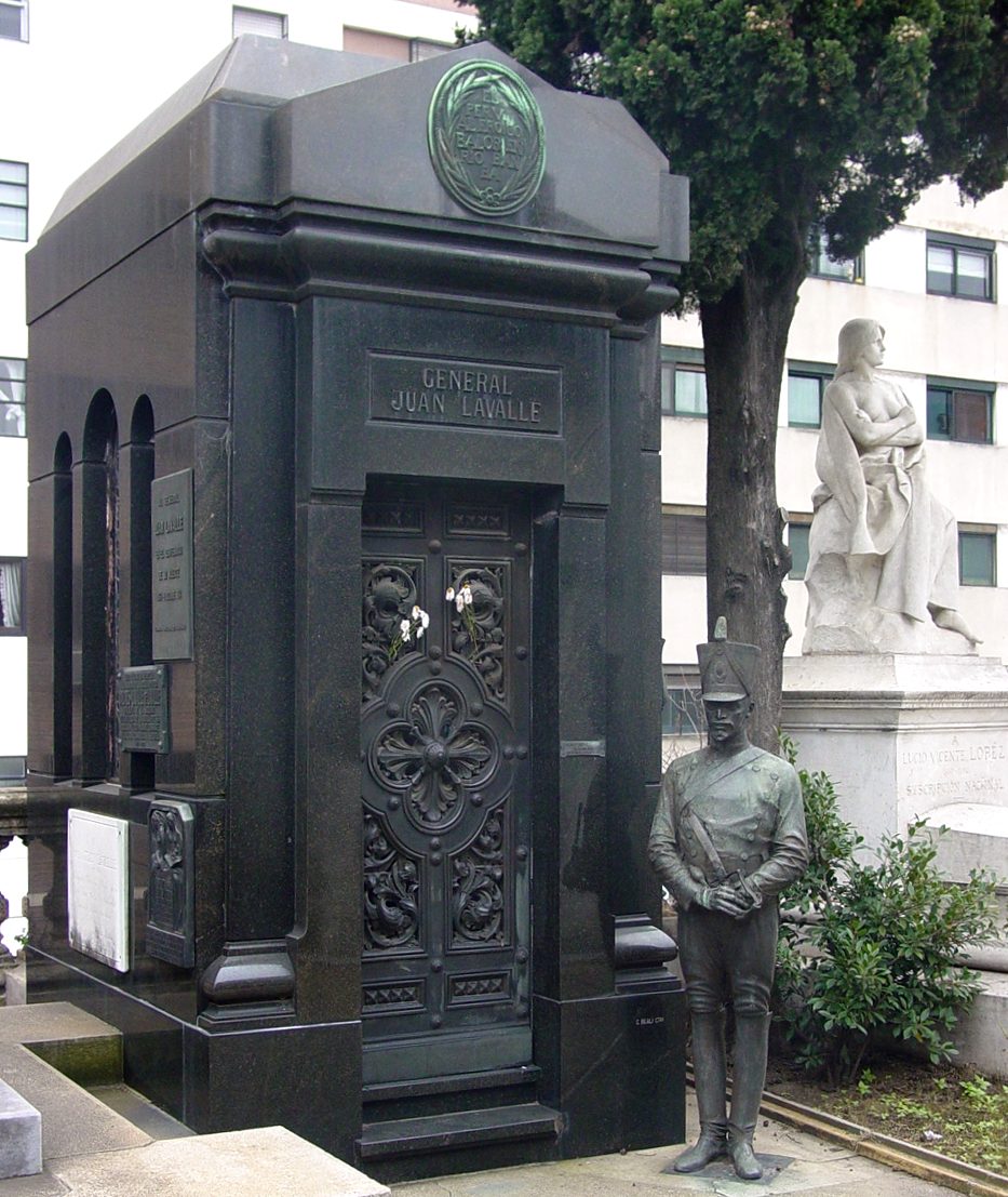 ArgentinaBuenosAires-Cemetery-GraveWithStatueOfSoldier--2700.jpg