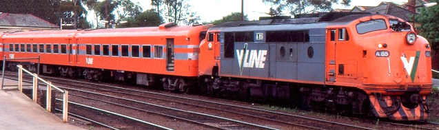 Ararat train arriving 1984