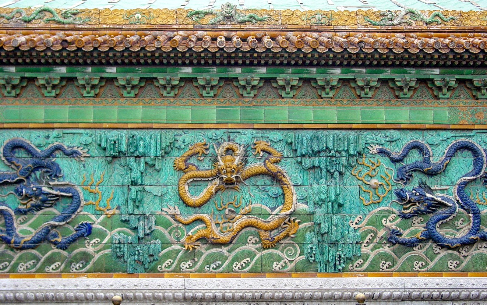 Wall with symbolic dragons