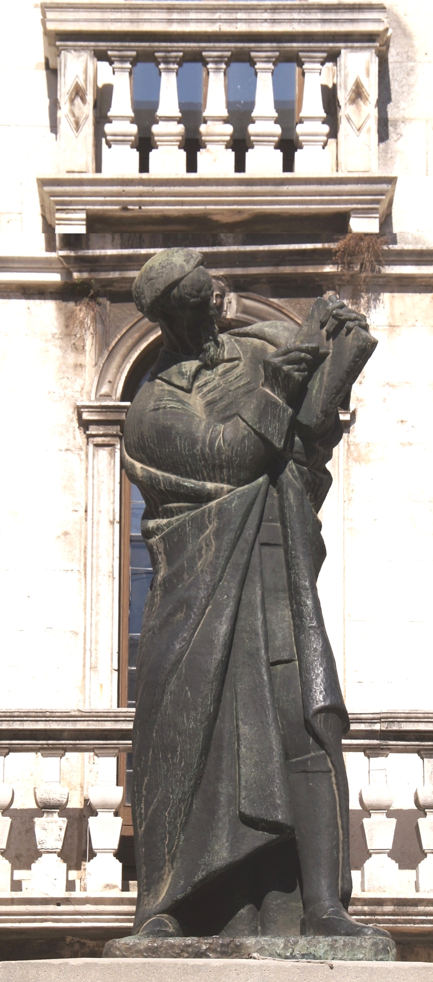 rohrmann-CroatiaSplit-StatueOfXyzInFrontOfTheOldTownhall--1539-%25