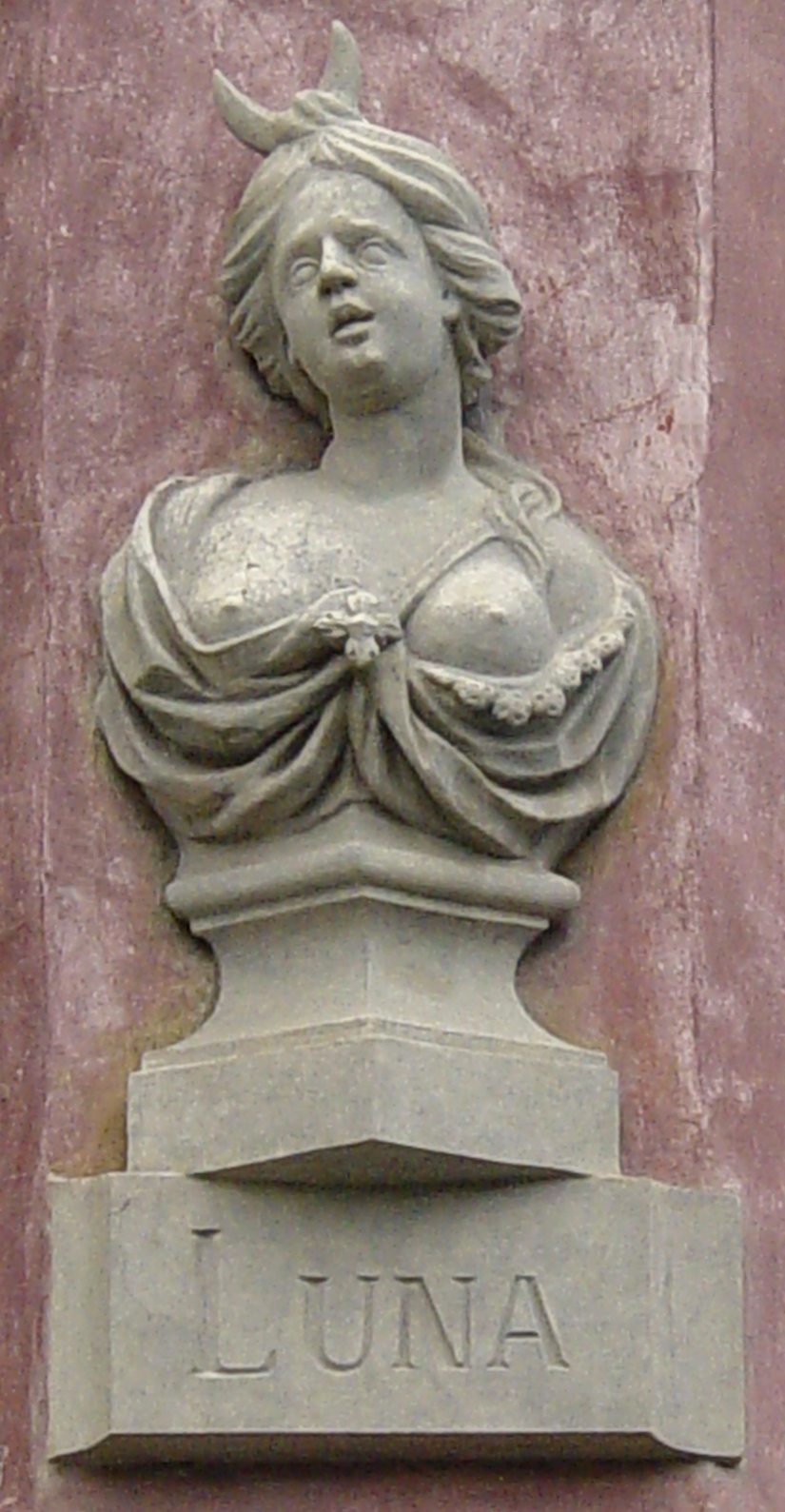 Statue