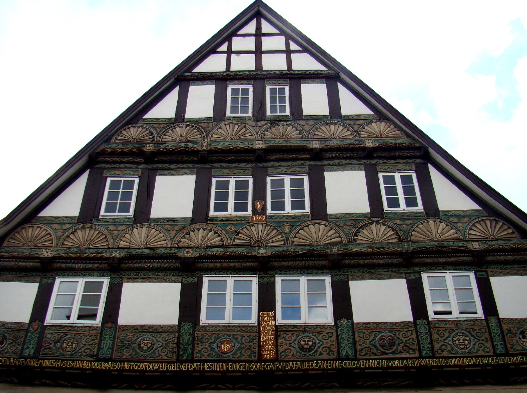 GermanyLemgo-HistoricHouses-Facade3a%25--5351.jpg