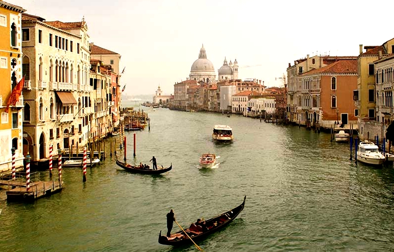 Canal grande large view