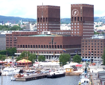 rohrmann-NorwayOslo-TownhallAndHarbourView