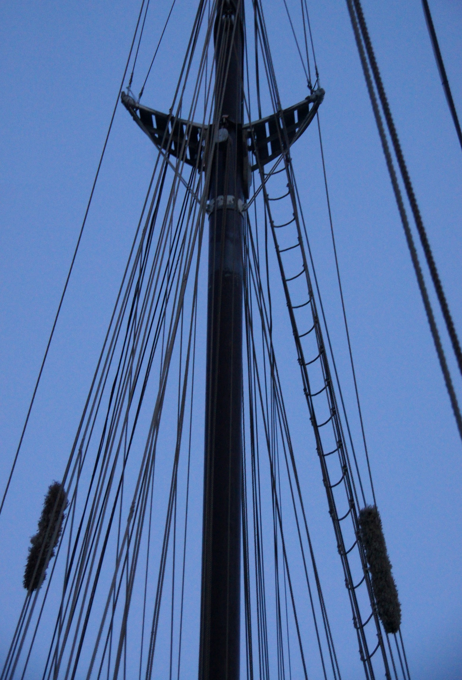 Noorderlicht central mast with lookout