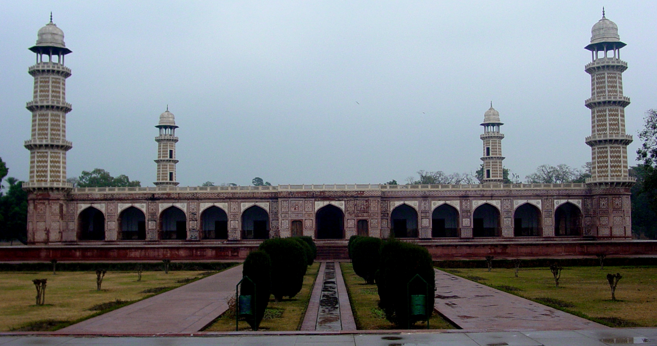Badshahi Mosque outside view