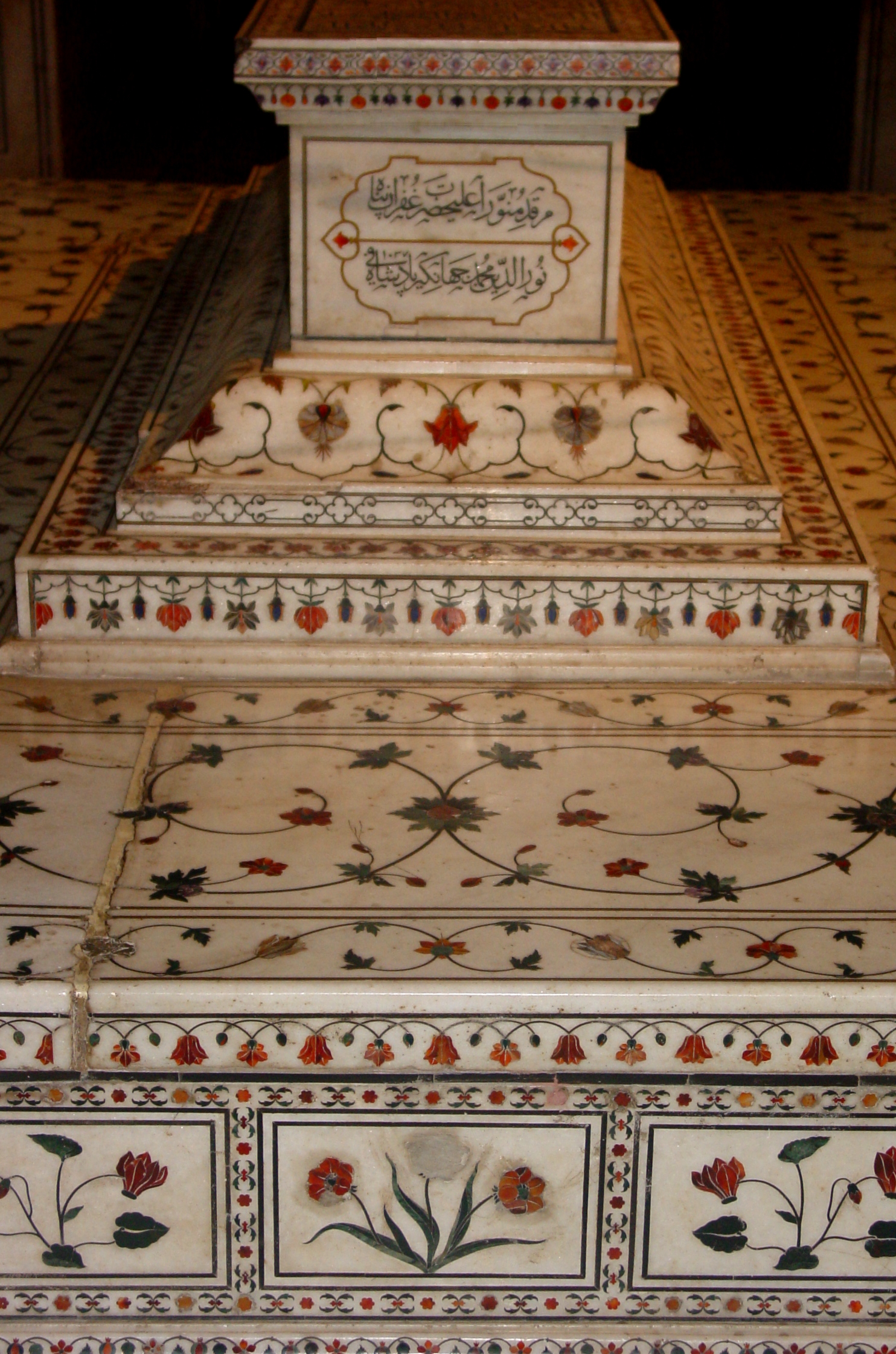 Badshahi Mosque sarkophag