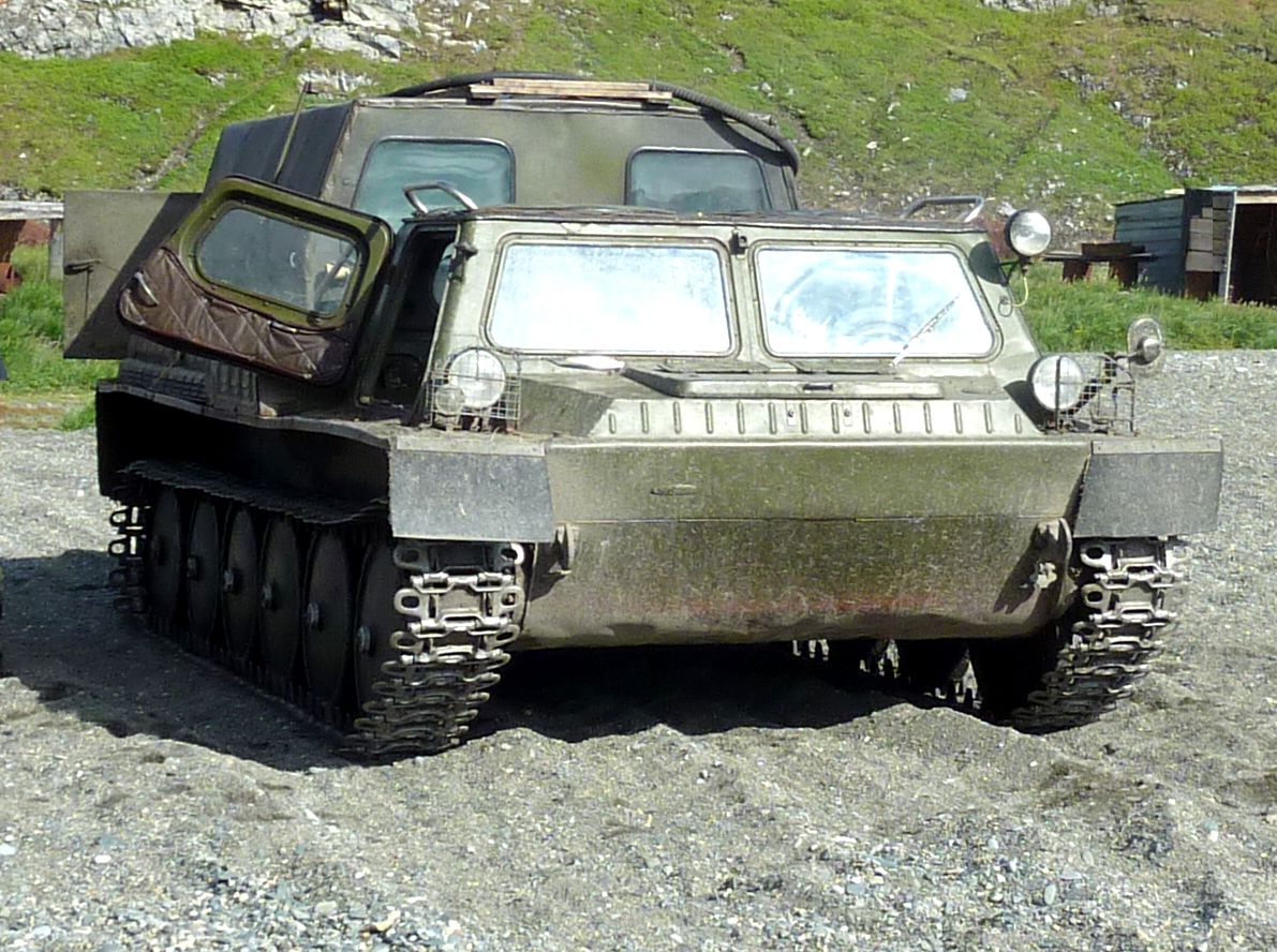 RussiaChukotka-Yanrakinot-CaterpillarTruck-30253