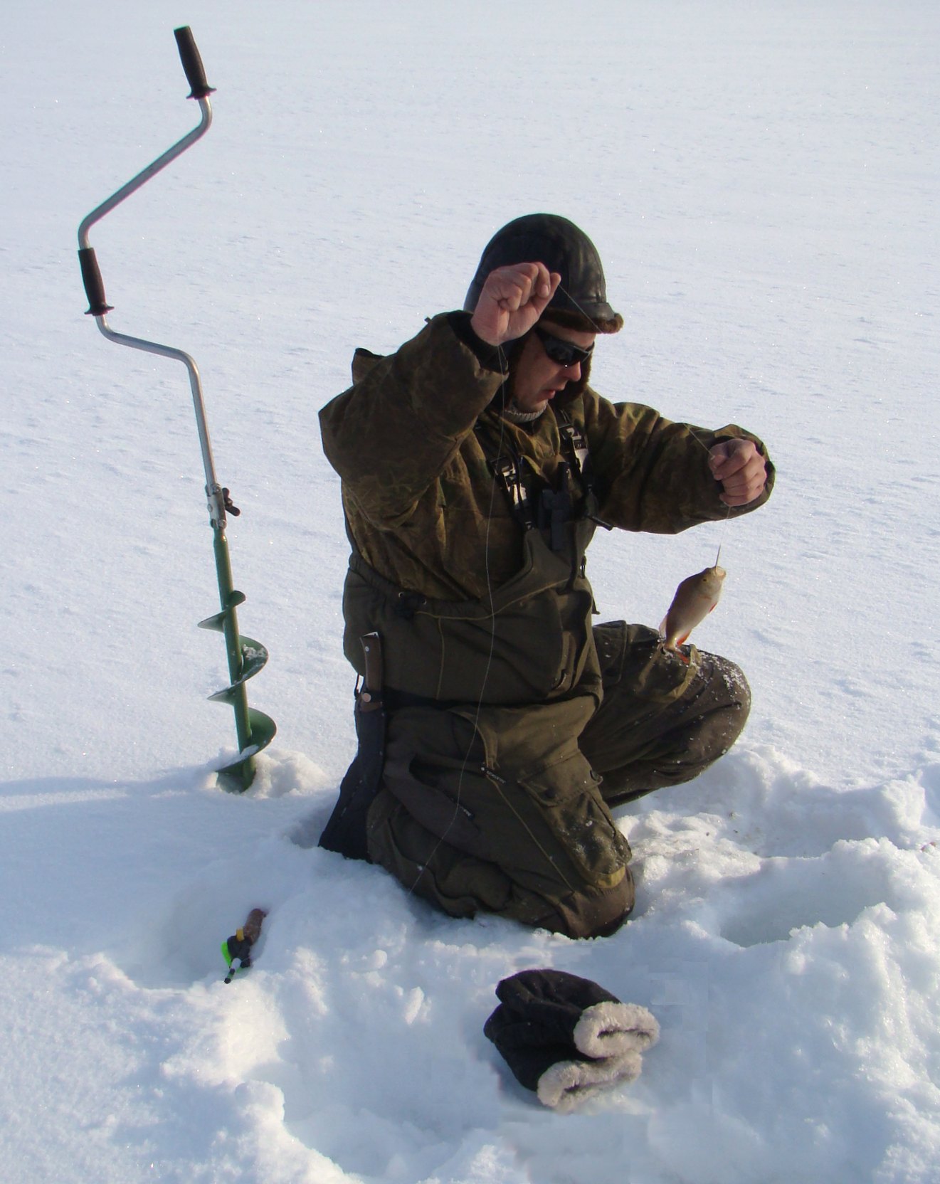 RussiaNenets-Icefishing--5077