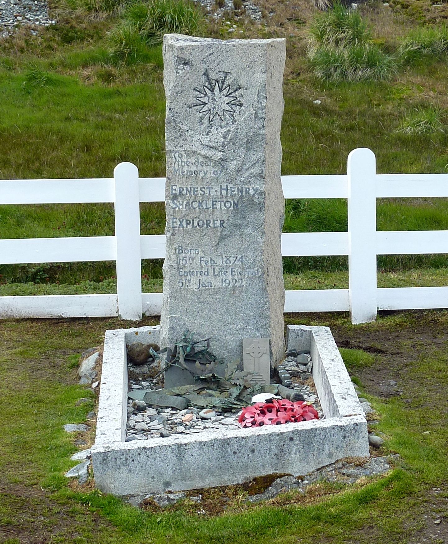 Southgeorgia-Grytviken-Cemetary-GraveOfShackleton