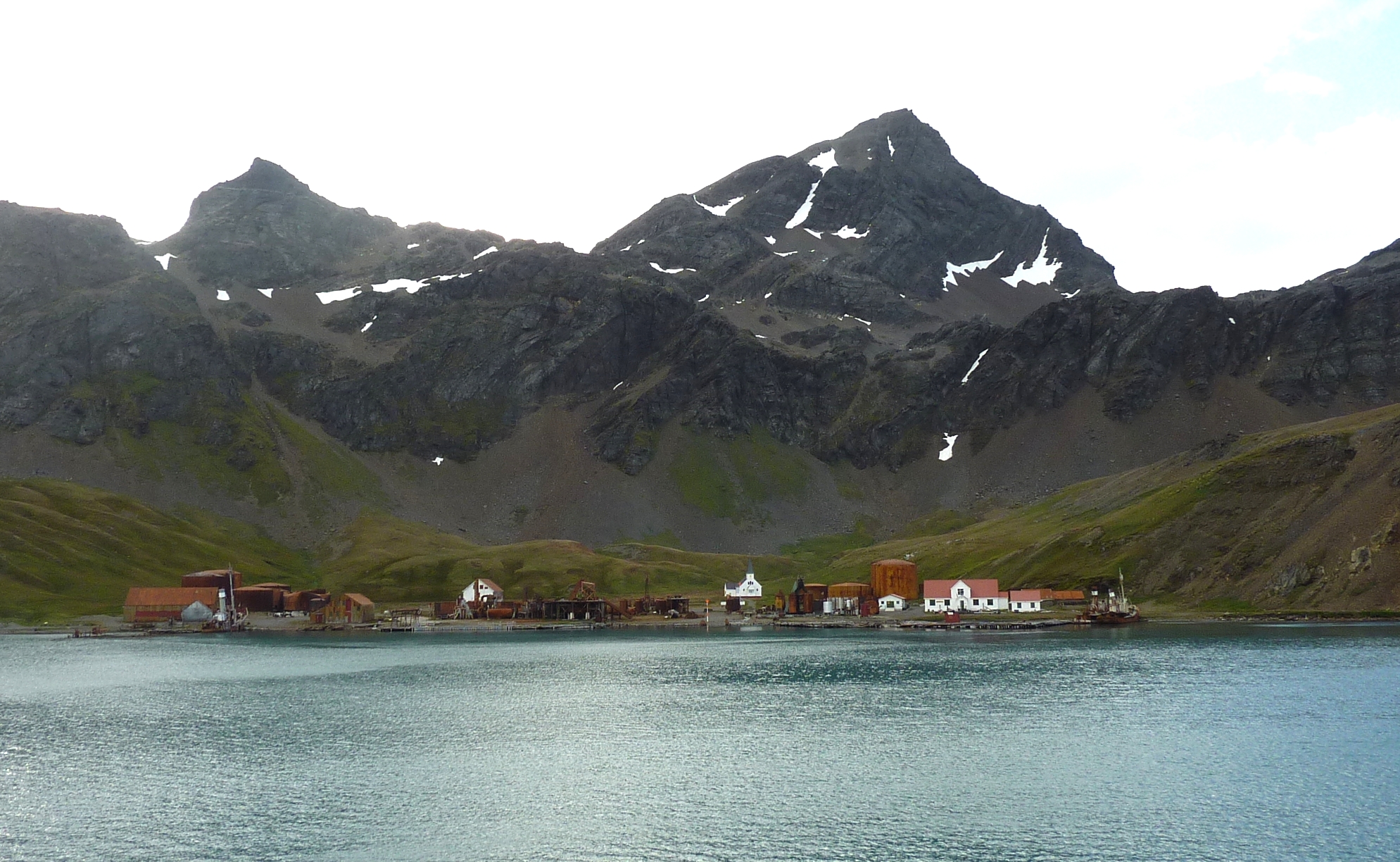 Southgeorgia-Grytviken-HistoricWhaleryTown-ViewFromShip