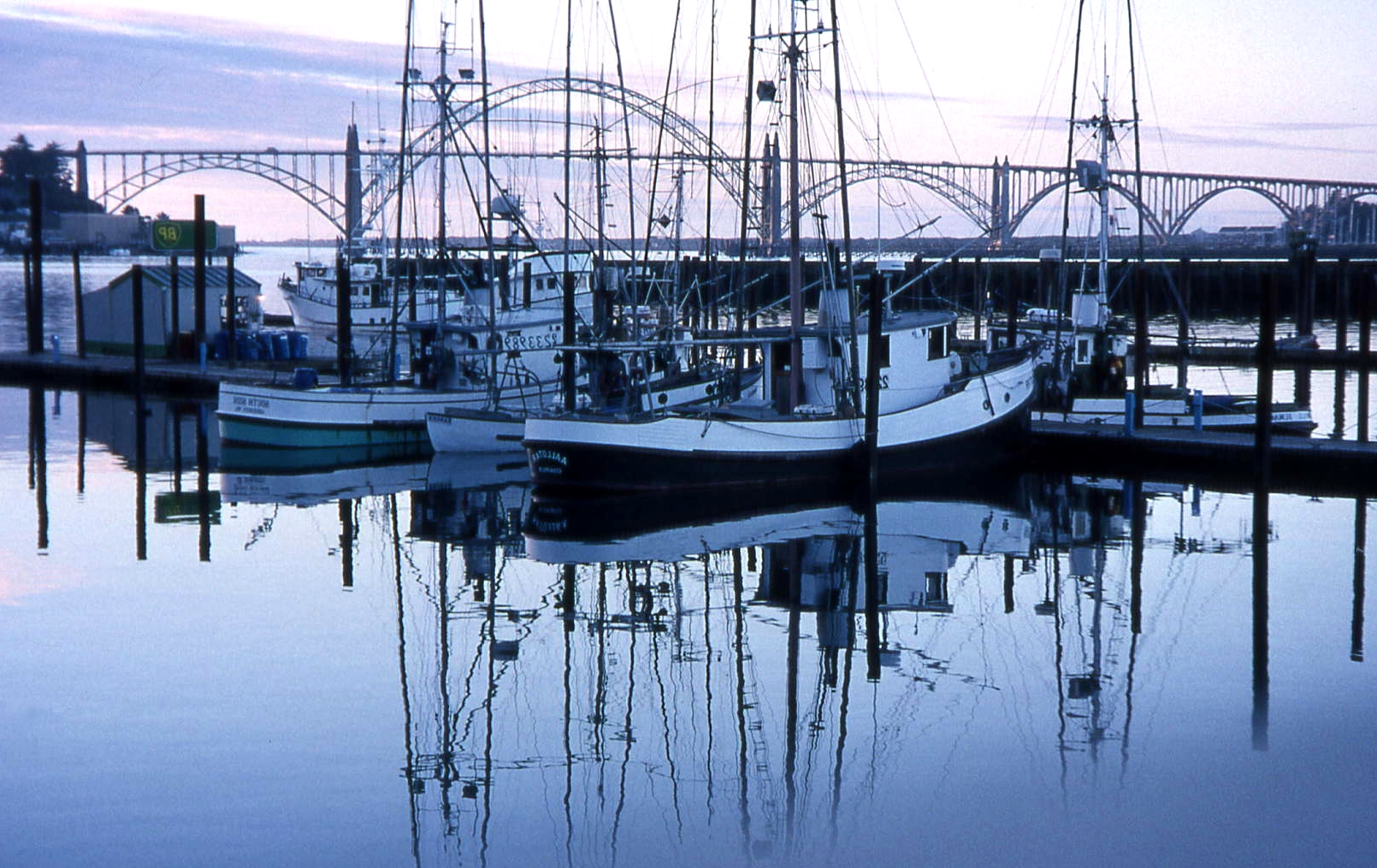 rohrmann-USAOregon-HarbourAndLargeBridge-32L.jpg